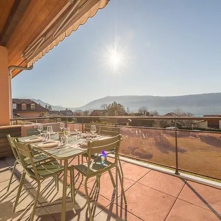 La Belle Brune: Lakeside Haven With Panoramic Views Apartment
