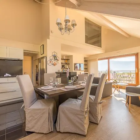 La Belle Brune: Lakeside Haven With Panoramic Views