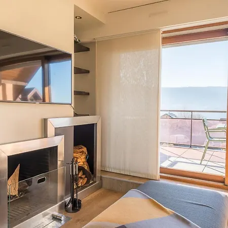 La Belle Brune: Lakeside Haven With Panoramic Views *